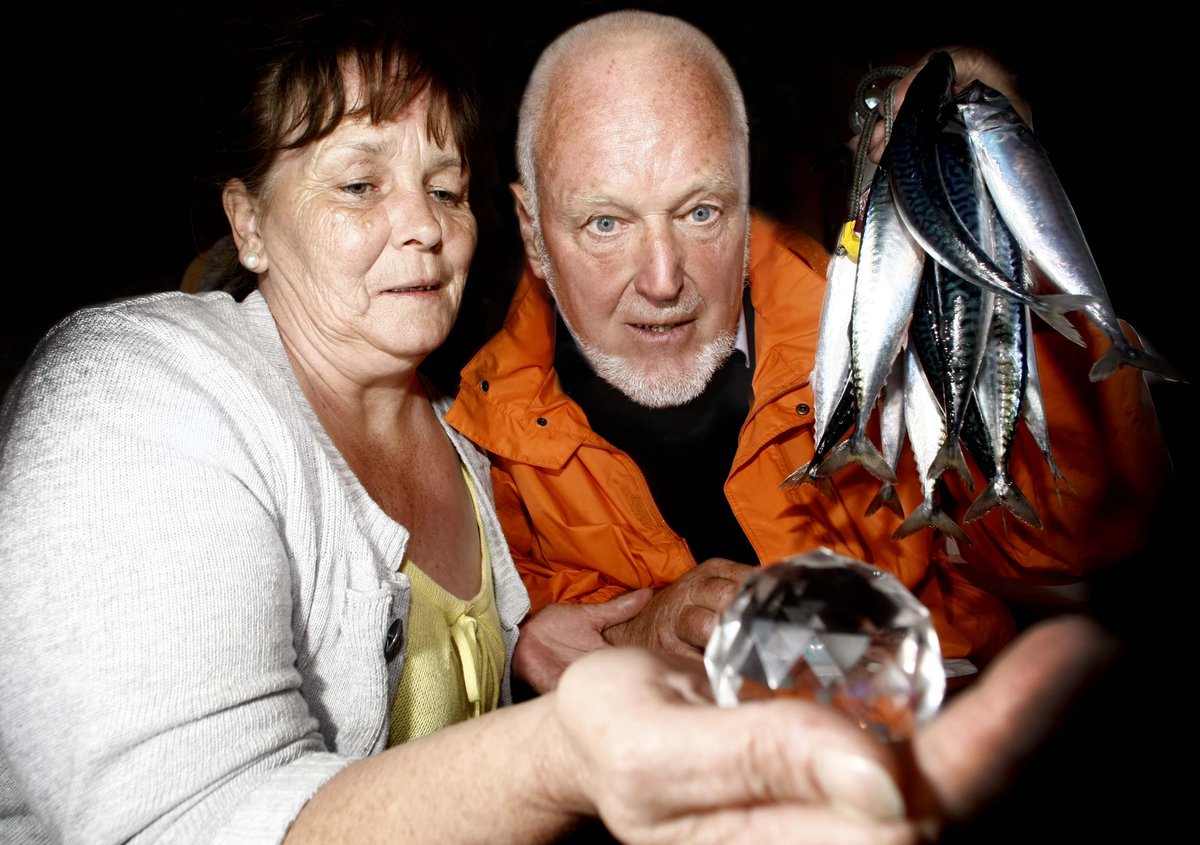 KMcAuleyPhoto's tweet photo. Sea Captain Chris looks into the future as the Lammas fair arrives in Ballycastle with Madam Lee @ainemcauley @bcastle_chron #fishgift https://t.co/qlrUsAnpI4