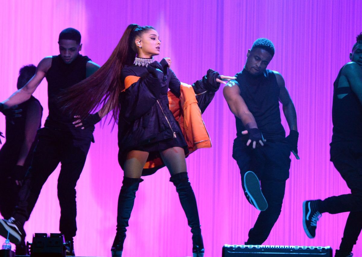 moonlightgpt's tweet photo. Ainda lembram-se do 1º concerto? 😍 Aconteceu em Phoenix, AZ, a 2 de fevereiro no Talking Stick Arena! 🇺🇸😘 #DWTPhoenix https://t.co/Nk8kSvspsI