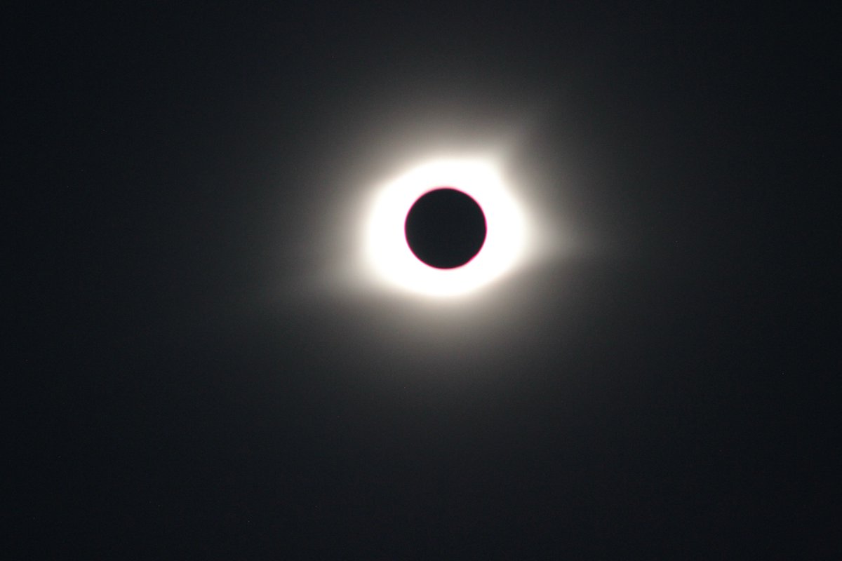 JanetsPlanet's tweet photo. TOTALITY Ya'll! Thanks to @WKRN for the privilege of being your #EclipseExpert for #Eclipse2017! #outofthisworld #Stellar #moonsplaining https://t.co/nG1hXSjEia