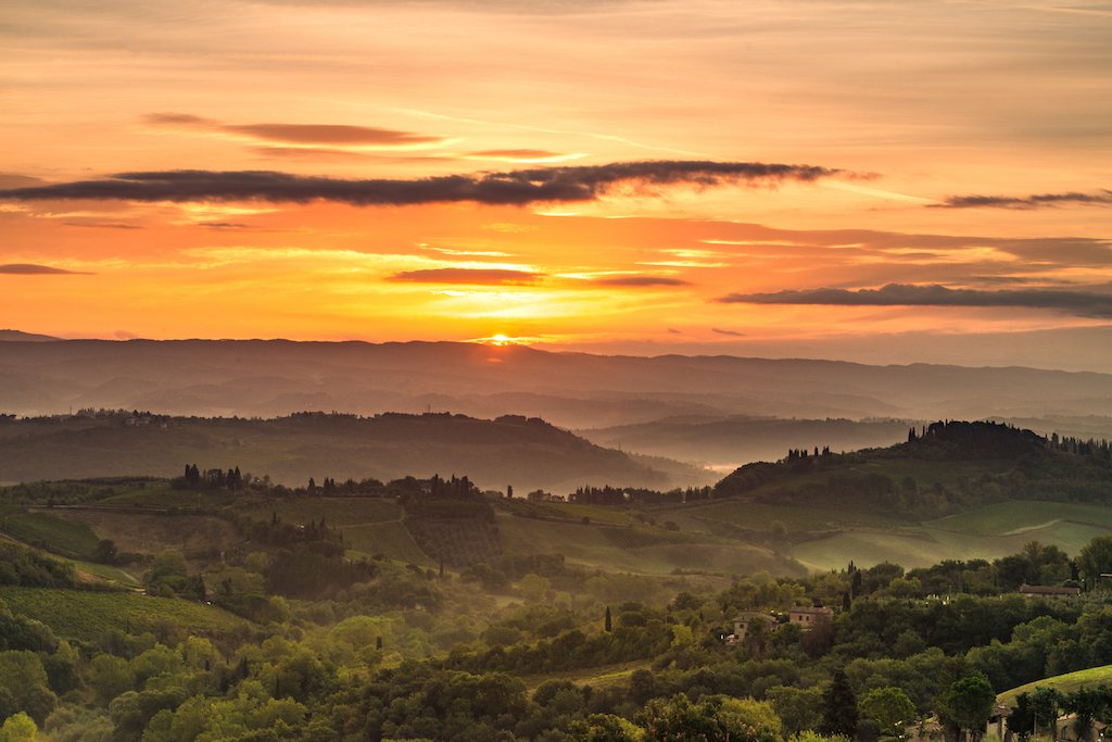 otescapes's tweet photo. #Dusk in the #Tuscan Landscape - Magical! #tuscany #Italy #travelgram #beautifuldestinations #traveltips #colorsofItaly https://t.co/1M7Qgsb1lI