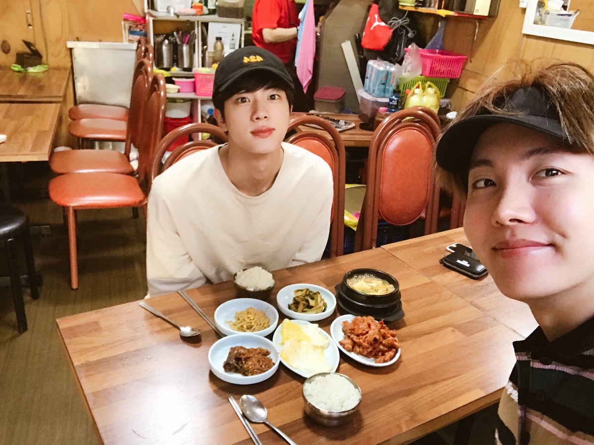 GoldenClosetJK1's tweet photo. After Playing Don't Forget to Eat Well
#테니스왕자들 #KingsOfTennis
#투데이홉진 @BTS_twt https://t.co/pjzqVMTQD3