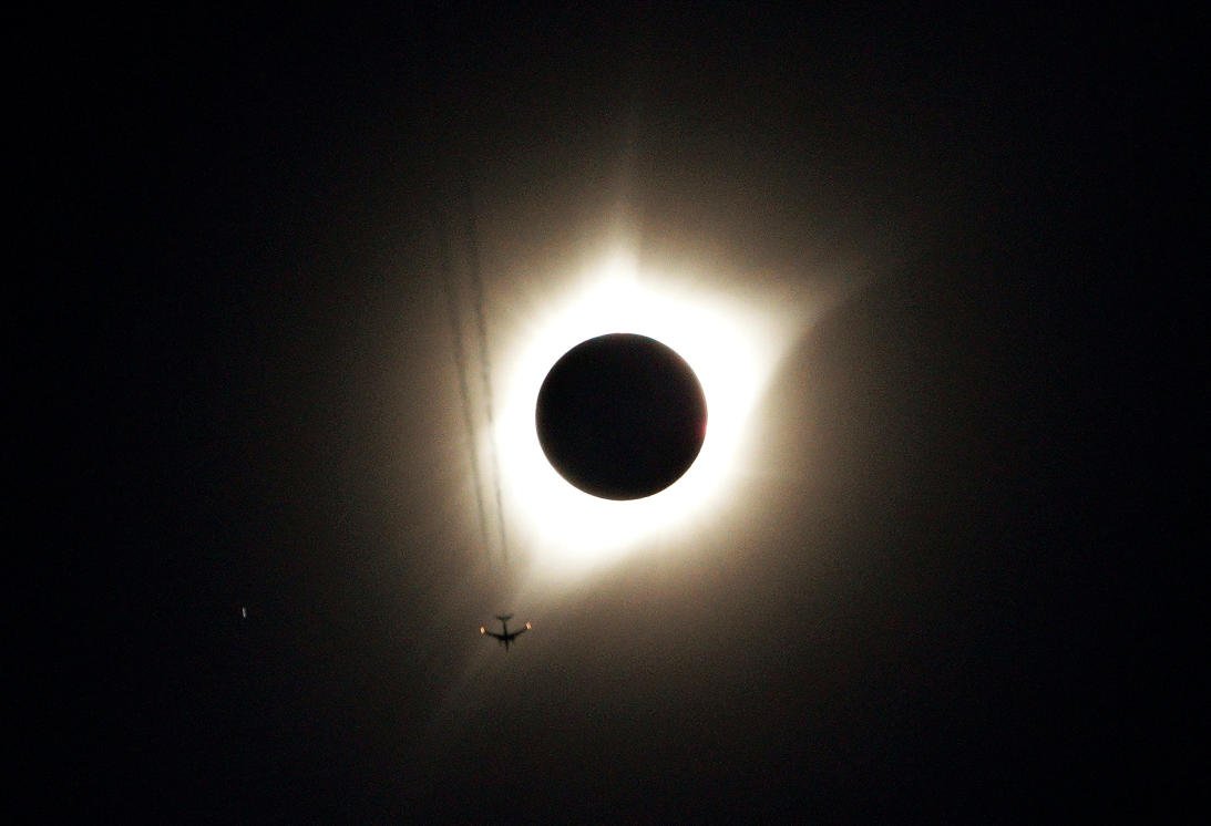 nmasunivision's tweet photo. 📸 | Las 10 mejores fotografías de #ElGranEclipse de 2017.
Galería completa ➪ https://t.co/TzHdr8GMIz https://t.co/o8EN2Vacvk