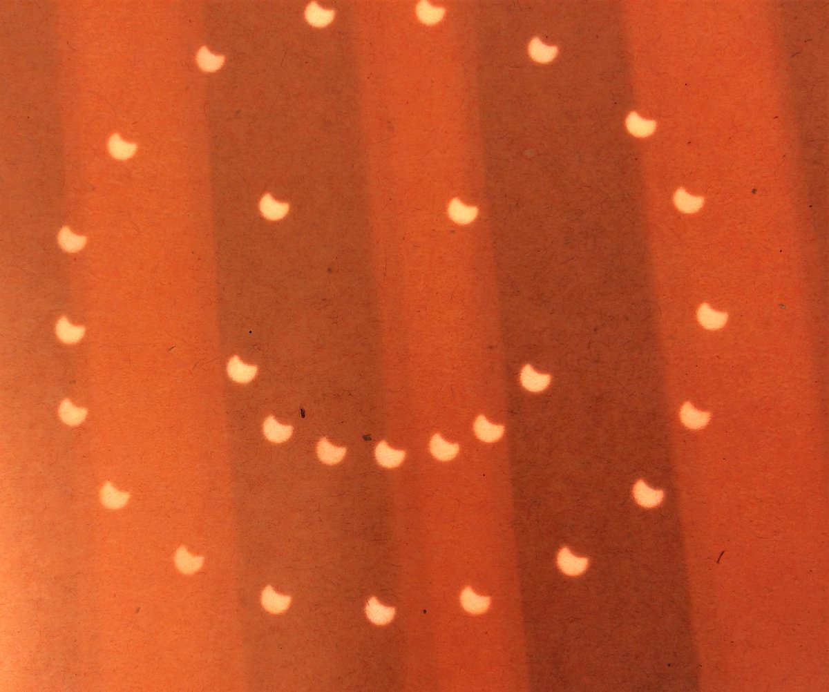 boox_koh's tweet image. #Eclipse #happyeclipse 
Cuando te pones a jugar con el eclipse, y terminas haciendo esto xDDD