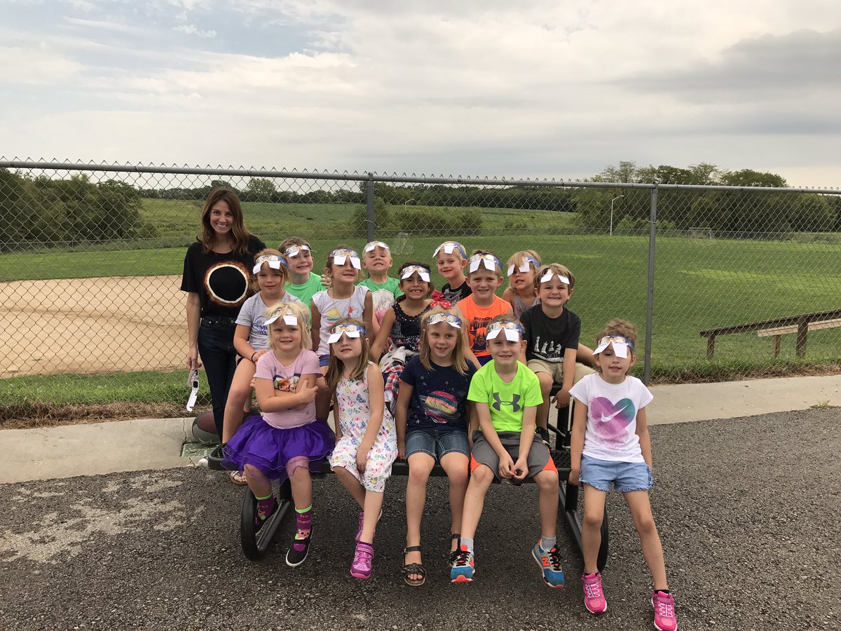 kinderwatkins's tweet photo. An amazing experience today!! #LPSEclipse #kbcougars #Eclipe2017 https://t.co/bDlM1B4bHm