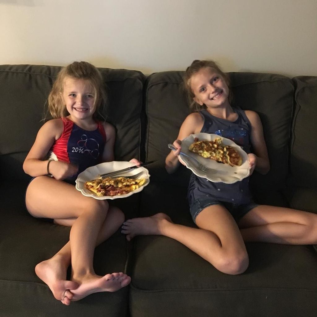 zacharyebell's tweet photo. Omelettes for the win! #daddysgirls #mygirls #dadlife #daddoesdinner #proudaddy #monday #dinner https://t.co/y7wQqOSfgp https://t.co/vsGhojfdM2
