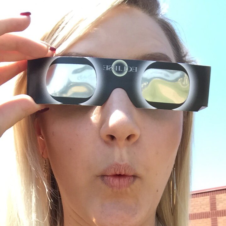 AClaireFermin's tweet photo. #NewProfilePic #scienceteacher #thegreatamericaneclipse https://t.co/m7o6LpWLYl