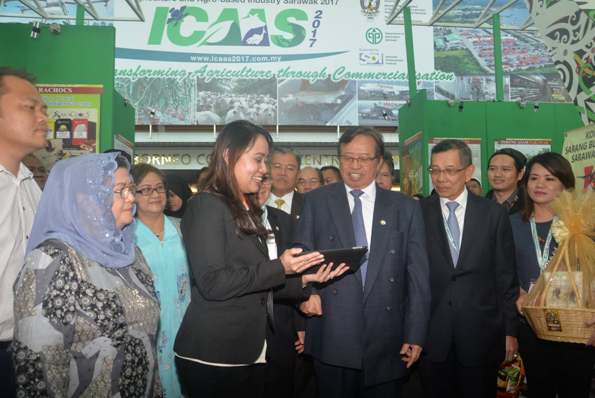 JapenSarawak's tweet photo. TRANSFORMASI PERTANIAN PENGGERAK EKONOMI NEGERI @AbgJohariOpeng @uggahembas #ICAAS2017 #sodiakroks https://t.co/spPvIeGMHL https://t.co/ZYdtHoaw1C