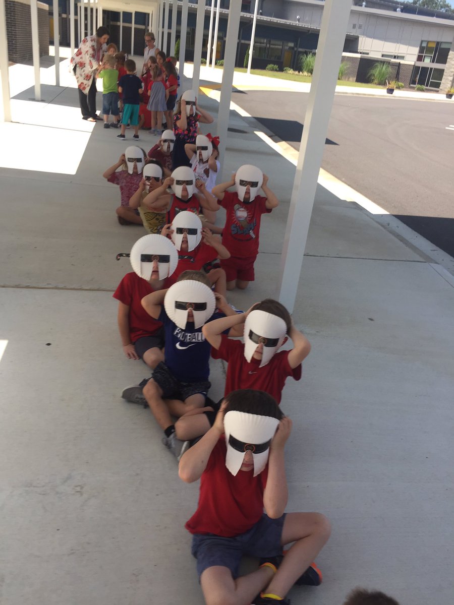 mahanmiranda's tweet photo. We were ready with our protective shields waiting to look at the eclipse! @Springhillbrier #SESstandout #eclipse2017 https://t.co/Hbbgf0RaQL