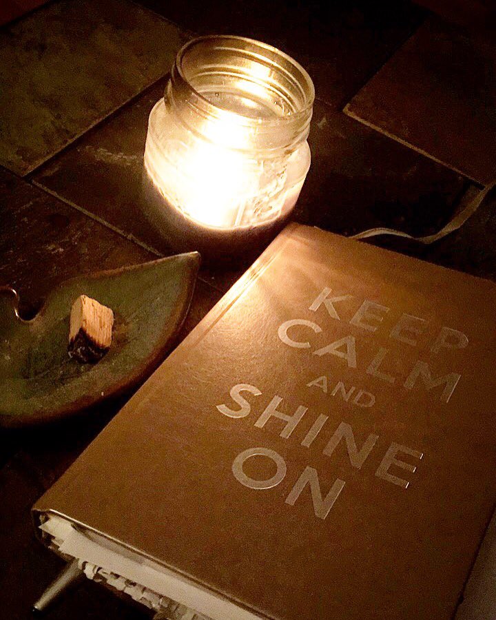 Alanna_Nolan's tweet photo. Monday Night Manifest #writeitout #journal #palosanto #powerofhandwriting   #putininyourownwriting #habits #dontdimyourshine https://t.co/Mgg93Uni6L