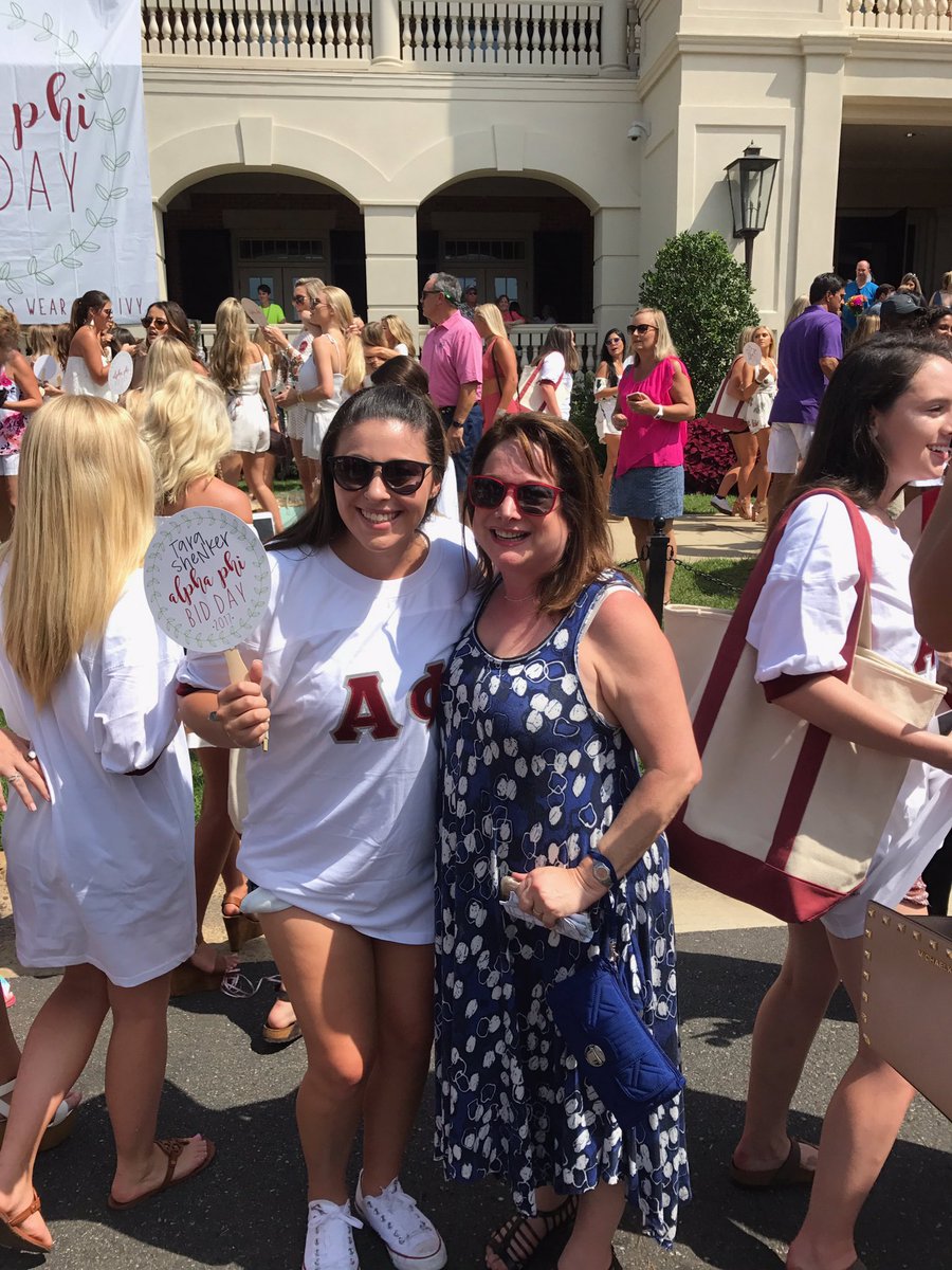 mrshenker's tweet photo. My beautiful daughter is an Alpha Phi @tarashenker RollTide 🐘 https://t.co/1j1Tfkk1J2