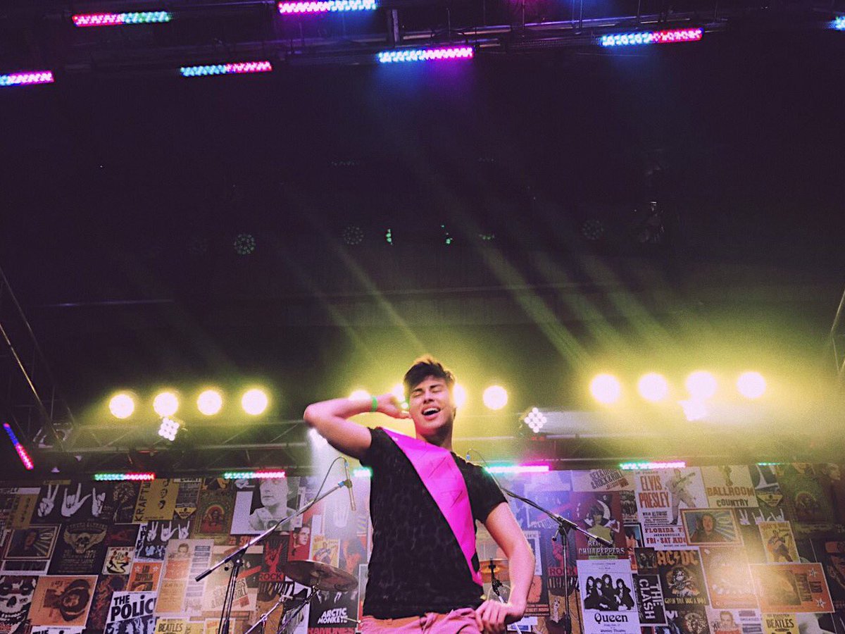 LA DIVAZA ✨ tweet media