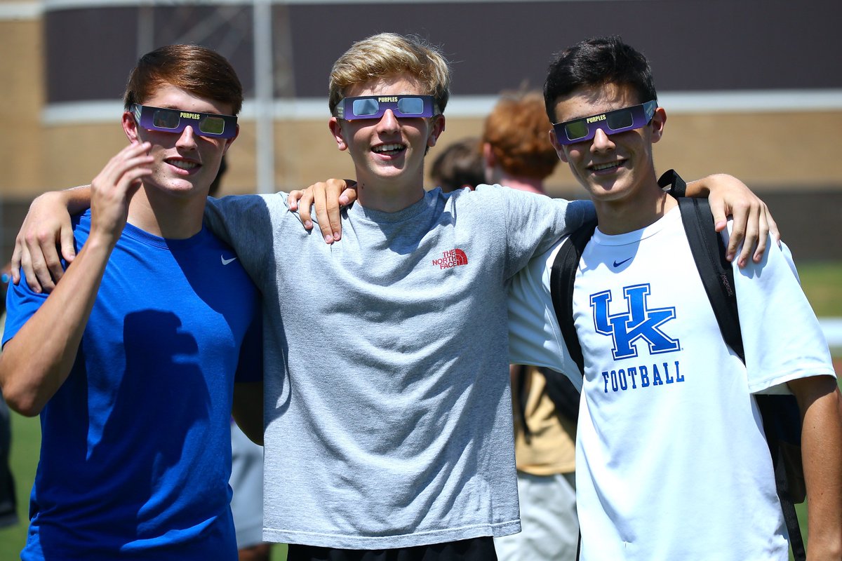 PGPT27's tweet image. Bowling Green Kentucky High School Eclipse Party 2017…