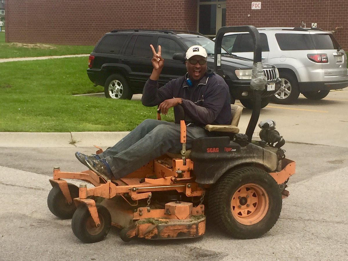 RosieOnTheFly's tweet photo. Mr Tony hamming it up mower style. @OmahaPubSchool @BuffettMagnet #BuffetsGotSol #OPSEclipse #Eclipse2017 #eclipse https://t.co/hL9cC7yAXV