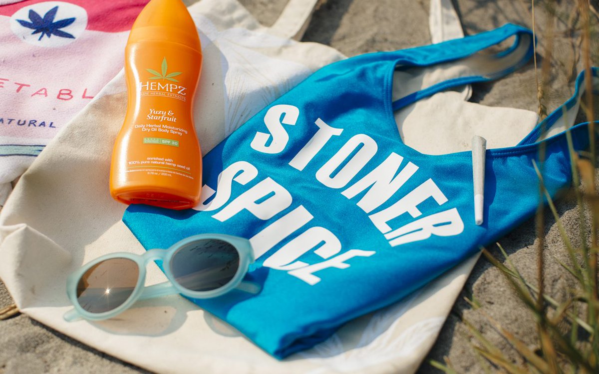 CCPswag's tweet photo. #HauteBox : 10 #Essentials for the Ultimate #Summer #Cannabis #BeachBag - https://t.co/2Rikar8hBD via @Leafly #cannabiz #travel https://t.co/fztF5aWP4s