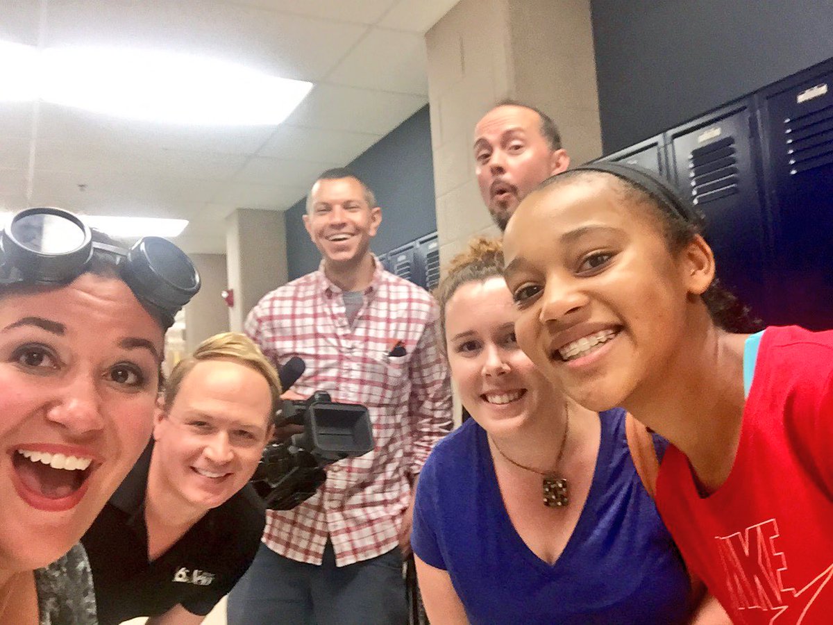 RosieOnTheFly's tweet photo. Thanks to @WOWT6News & @eduff88 @OWHnews 4 sharing in #BuffetsGotSol! 🌞🌚💙@OmahaPubSchool @BuffettMagnet #OPSEclipse #Eclipse2017 #eclipse https://t.co/Hy9vNEfepS