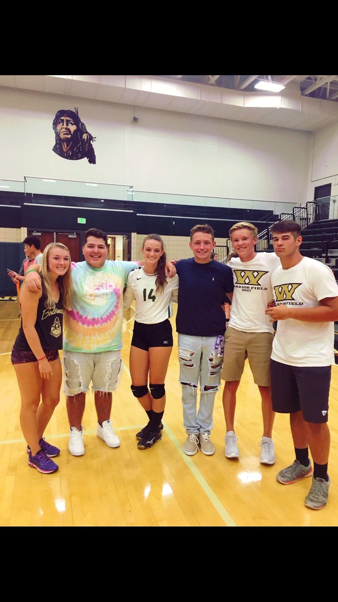 gelphays's tweet photo. I hands down have the best friends around! #Goodjobtonight https://t.co/izqGAECBXa