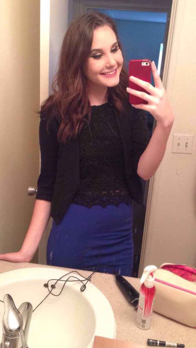 heatherlenette's tweet photo. Having to dress professional for work makes me feel like a mom https://t.co/HoMB2Ibb8G