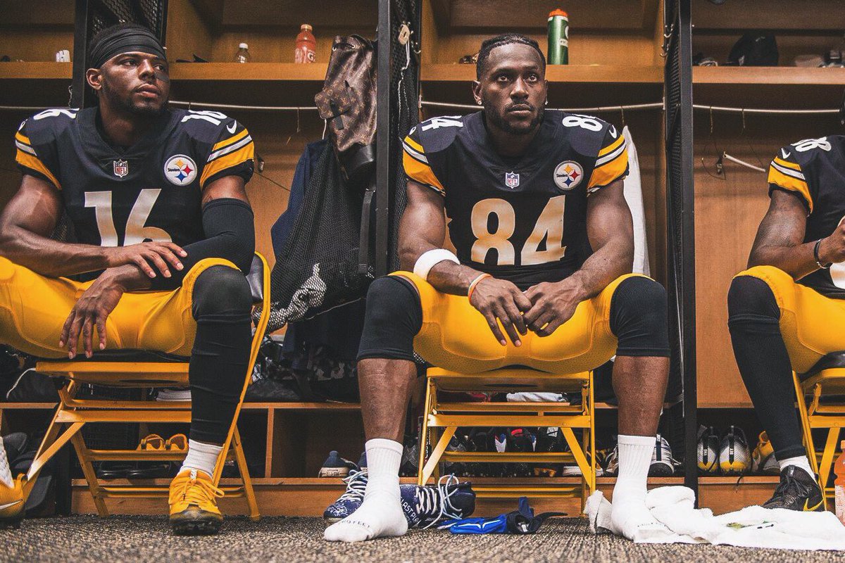 It is:

⚪️the off-season
🔘football season

Business is:

⚪️decent
⚪️good
🔘boomin