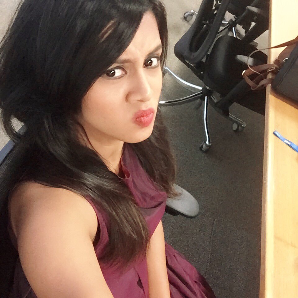 Manimadurai0505's tweet photo. #2DaysMoreToGo 😎
Mass birthday celebrations for #AdvanceHBDQueenOfSunmuSic👑 #AdvanceHBDVjAnjana 😍
@AnjanaVJ 😘😘💞💕❤💖 https://t.co/WlDKP6dytq