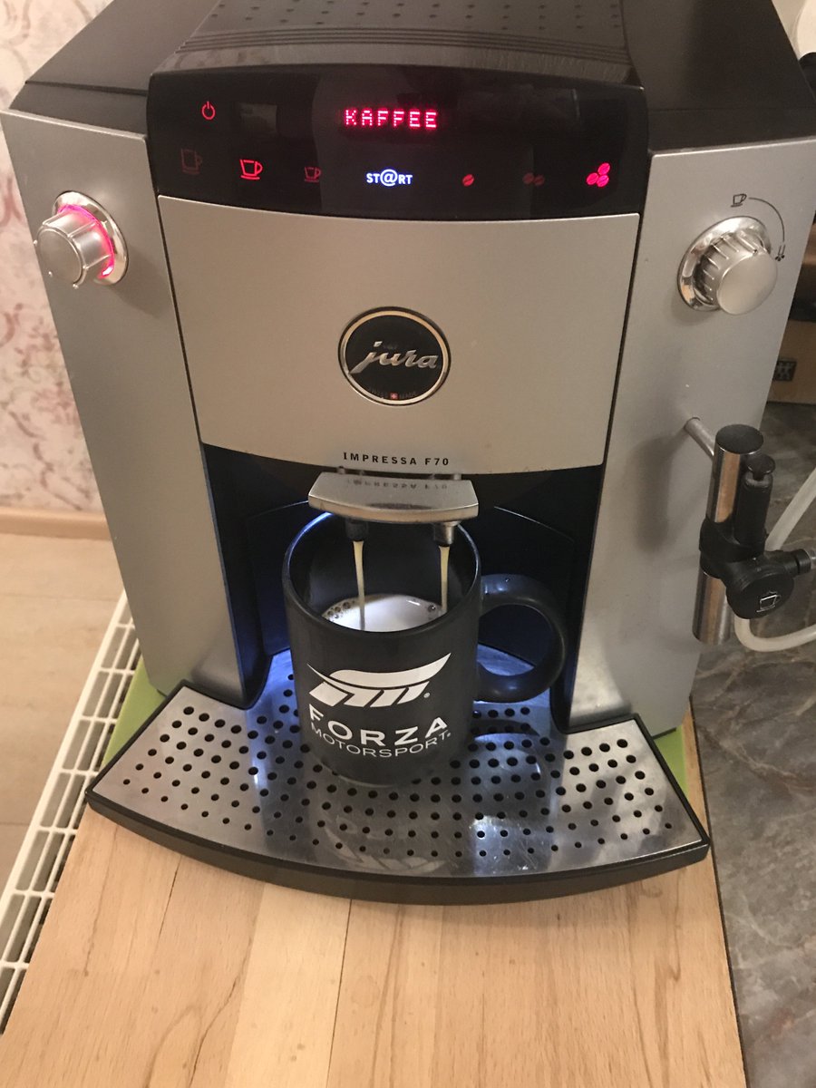 Domspieler's tweet image. will be a great day, see you later after work 😁🤙🏻 #XboxFanfest #funafterwork @D3NIMAL @aarongreenberg @moneyrumble