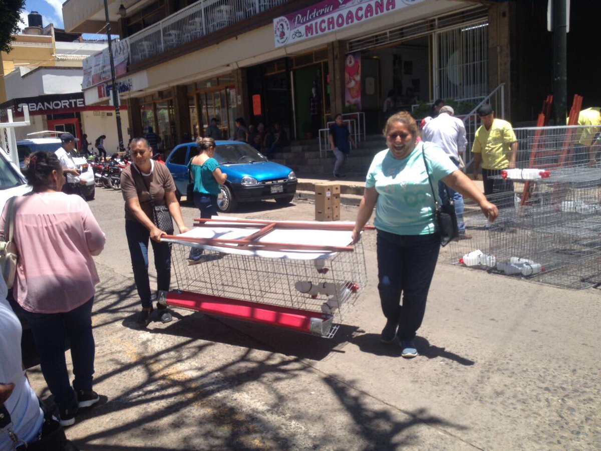 MayelaRivas3's tweet photo. Compromiso realizado con el Dip. Ramón Bañales en Atotonilco el Alto, Jalisco. Gestionó y cumplió, las beneficiarias agradecidas #ECNM 🖐🏻👏🏻 https://t.co/Jvv206tPVb