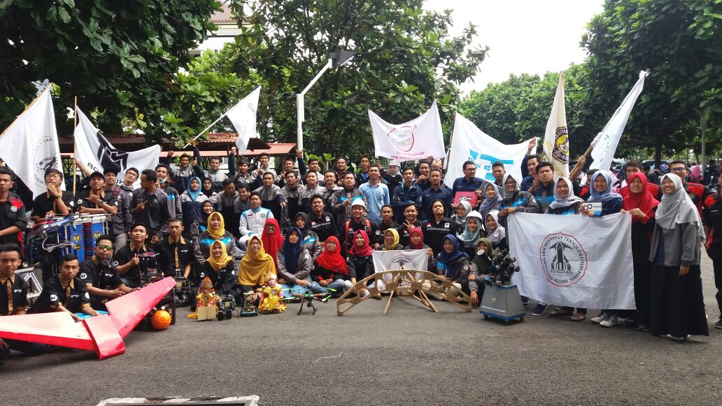 ukmrestekuny's tweet photo. #displayukm #uny #ospek2017 #penalaran #gorUNY @GarudaUNY | @roboholicrazy | div. rancang bangun | div.TTG | div.TI https://t.co/AjsZxLfumm