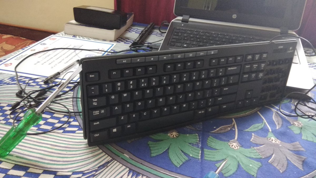 d02d33pak's tweet image. #Disassembling my #Keyboard for no good reason 
#hope everything goes well 😬😅