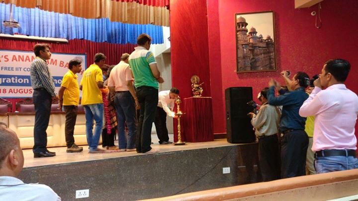 Shikhar_Classes's tweet photo. As we light the lamp of education at Shikhar's #AnandamBatch Inauguration Ceremony, we wish this batch unlock potential to the excellence. 🙂 https://t.co/2vx0uOw63w