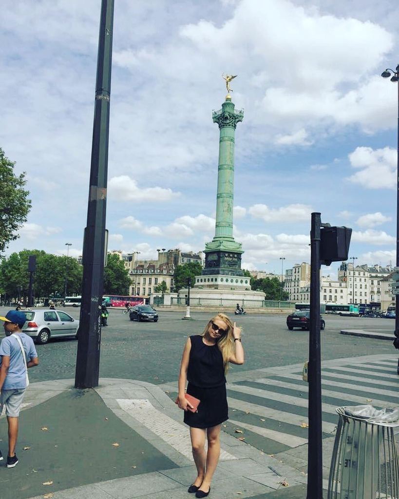 postcardim's tweet image. Turn your photos into real postcards with postcard.im
📸 @lenka_solcan : Sister touristing around #par… instagram.com/p/BYFQBLbgB3n/