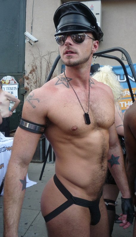 DHzkrnYUMAAouF7.jpg:large