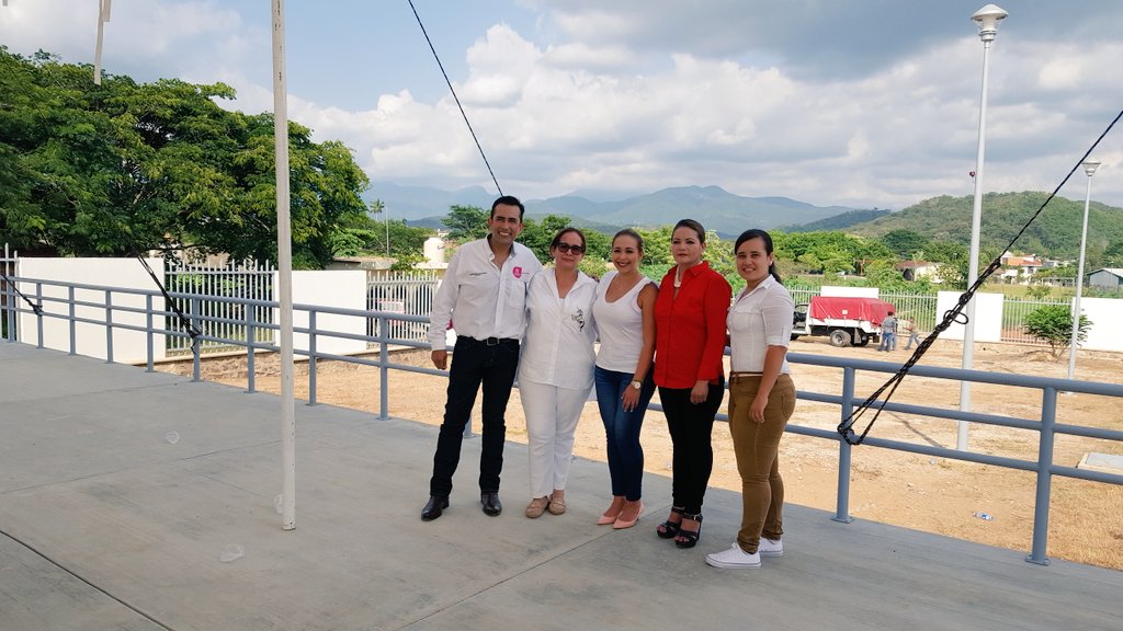 garamda74's tweet photo. En la inauguración del CAM Jean Piaget en #VillaPurificación Encontré a grandes amigos que para ellos #Laeducacióneslasolución @PacoAyon https://t.co/tpKkVEKJaJ