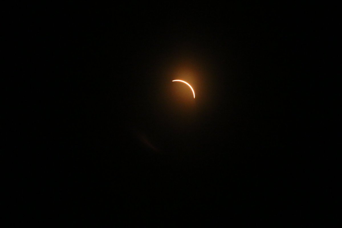 AFleaByte's tweet photo. One of the coolest things I have ever taken a picture of. #SolarEclipse2017 #Eclipse2017 @SPACEdotcom https://t.co/f4M5EV1oEs