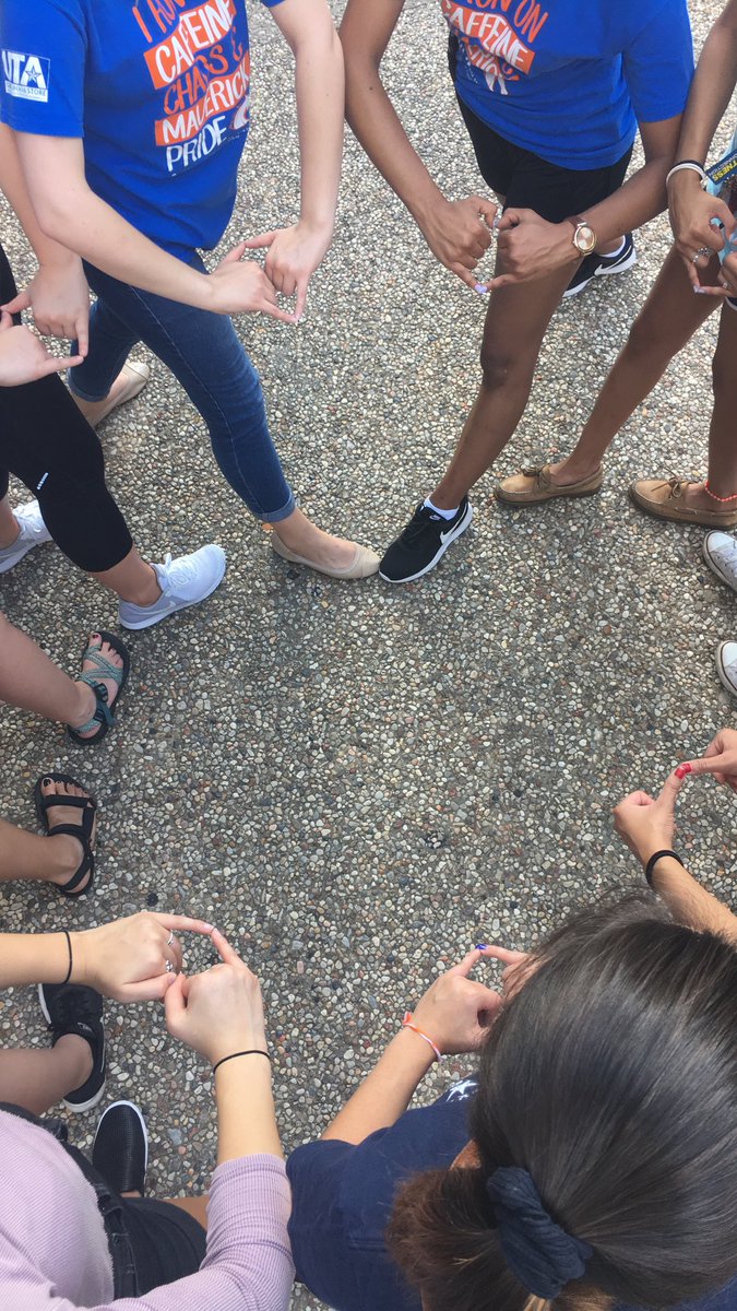 UTABlaze's tweet photo. The final meet up of BLAZE🔥🔥🔥Y'all won the FINAL CHANT COMPETITON!!!!! 
Start the year out strong y'all! WE'VE GOT THIS!💙🔥💙🔥 https://t.co/oHBd3ufWd2