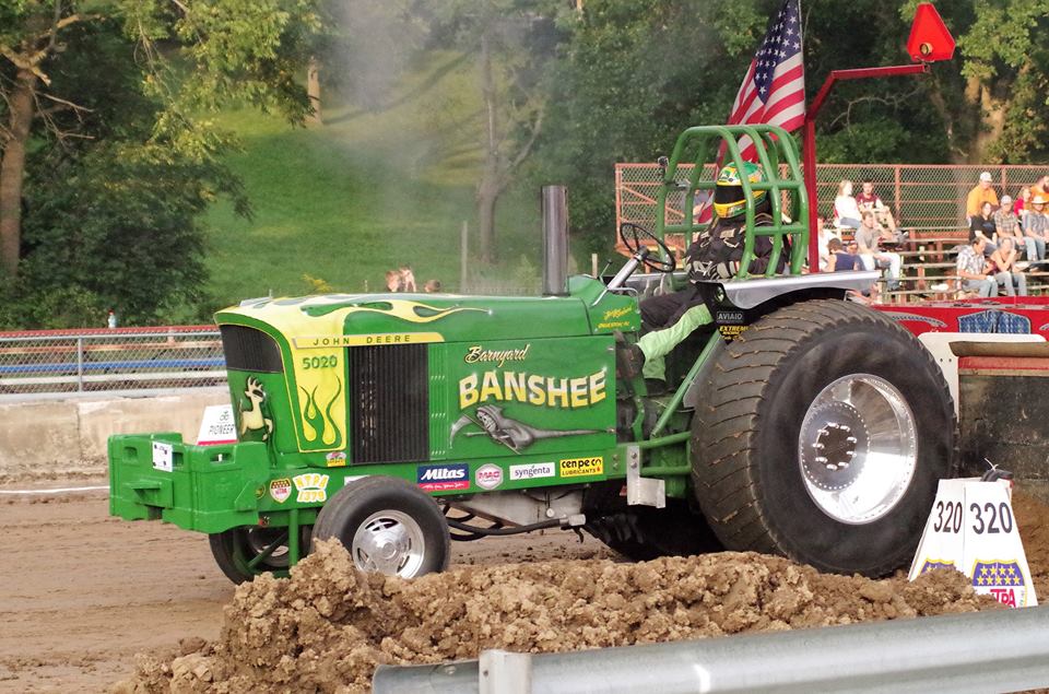 Roanoke Fall Festival Th 9/7-Sa 9/9 Rides, games, parade, Tractor Pull, Demolition Derby details visithuntington.org/event/roanoke-… #domorehuntington
