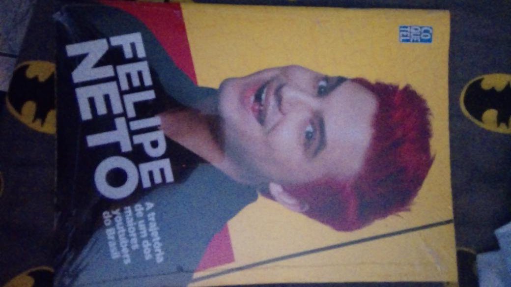 rafaellen3's tweet photo. Aí eu chego do trabalho e meu dia fica maravilhosamente ótimo!! Chegou 😱😱😱😱 @felipeneto #partiuLer #ansiosa https://t.co/KjIBVbrVoq