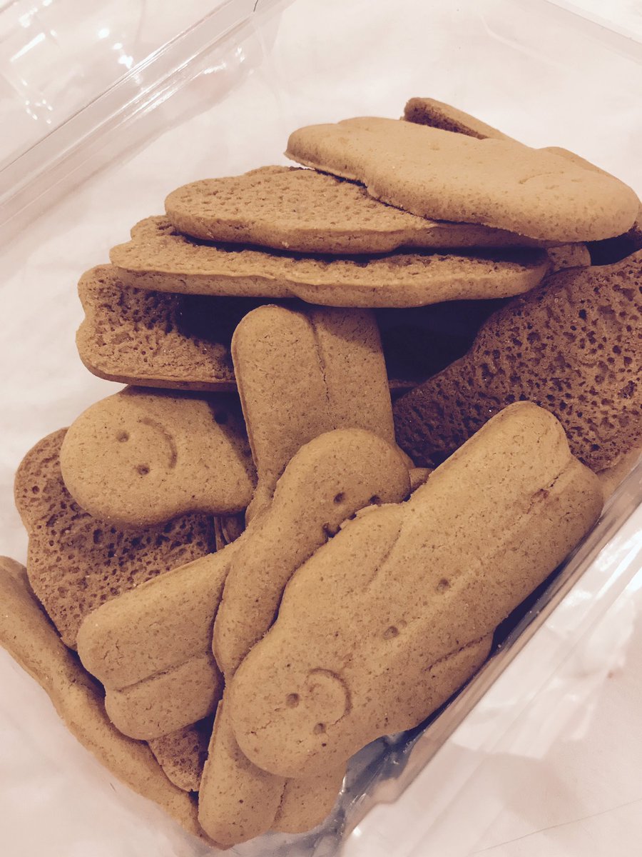 ThisIsLisaJayne's tweet photo. To celebrate biscuit week on @BritishBakeOff I've invited 30 miniature men into my bed. #gingersonly https://t.co/324xjODV95