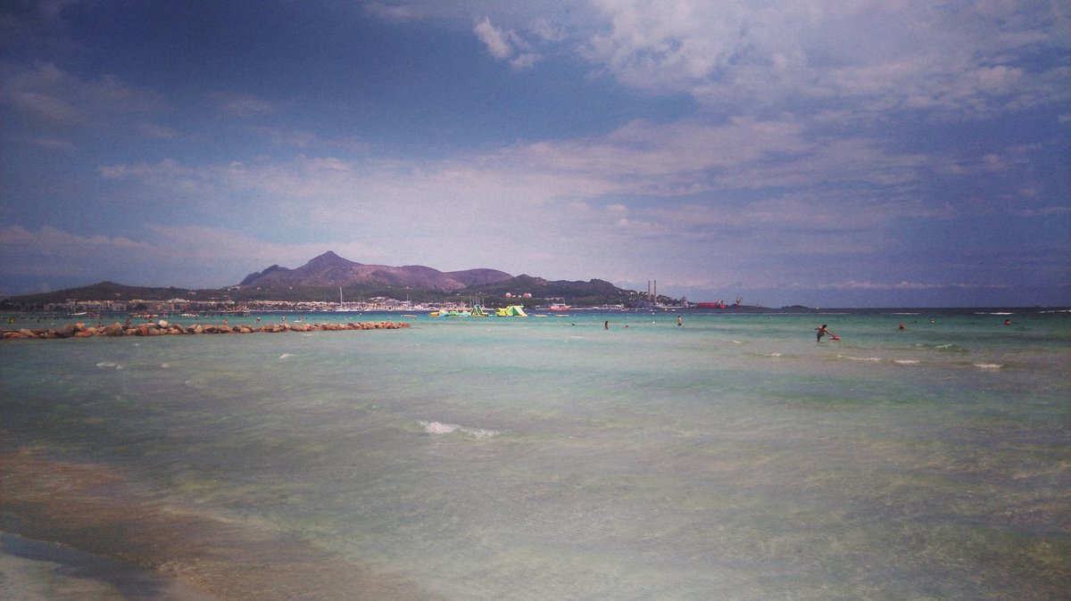 murf_youtube's tweet photo. Erstmal die ersten zwei Tage nur am Strand chillen 

#Urlaub #Zeit #PAUSE #Meer #Wasser #Strand #malle https://t.co/OcewrAycBO