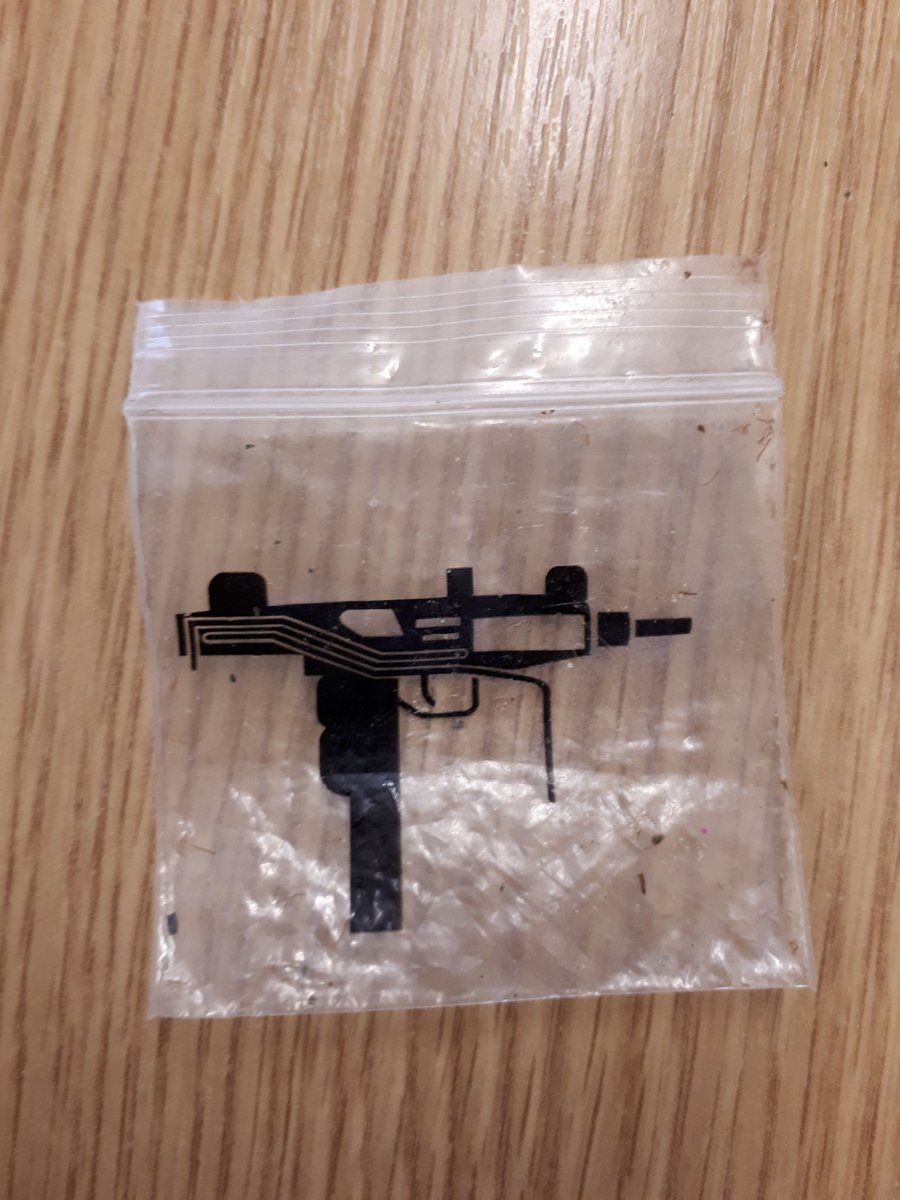 BromyardCops's tweet photo. Drug bags come in all shapes and sizes with different images on the bags #concernedaboutdrugs #knowwhattolookfor https://t.co/gcSVXzMp4l