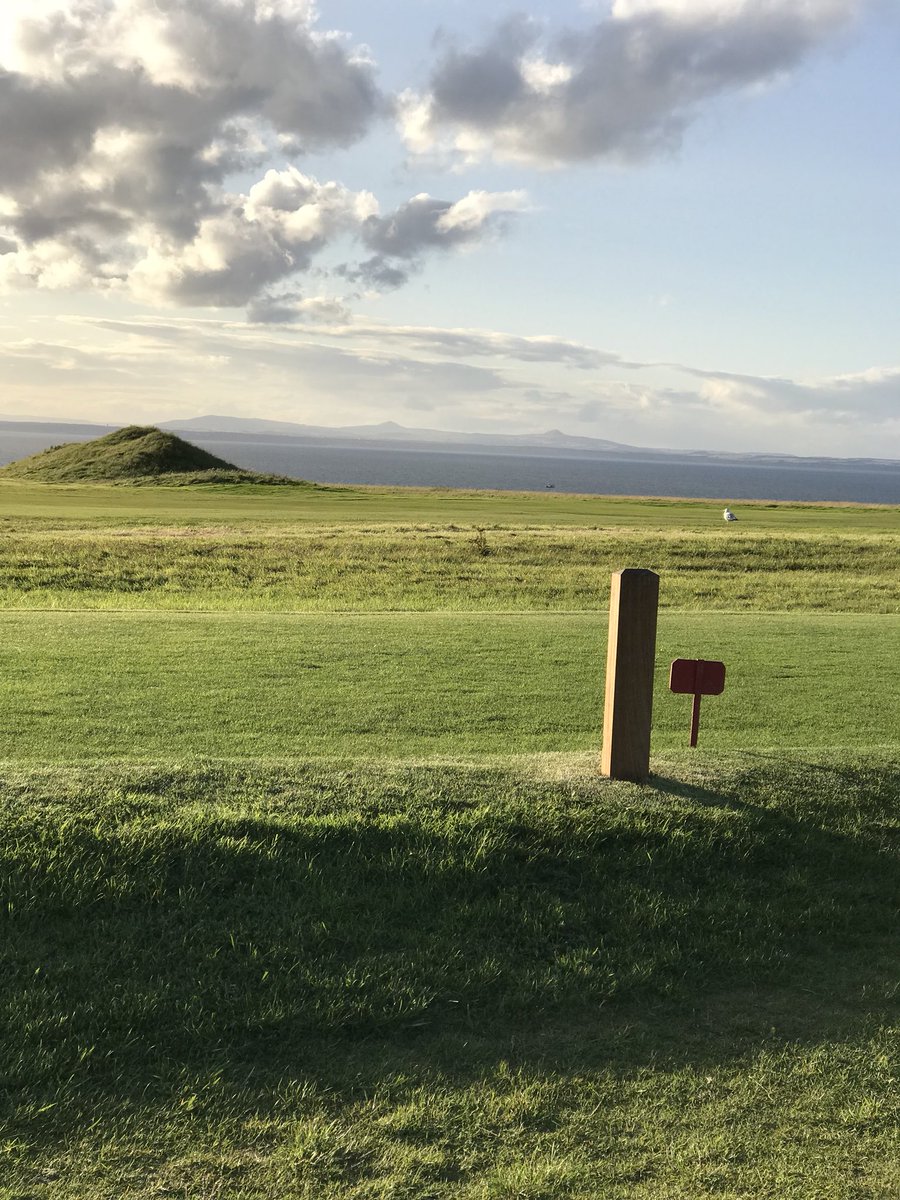 purelinksgolf's tweet photo. Lovely evening for a few holes on Gullane No1 @GullaneGolfClub https://t.co/MMymQD2Zii