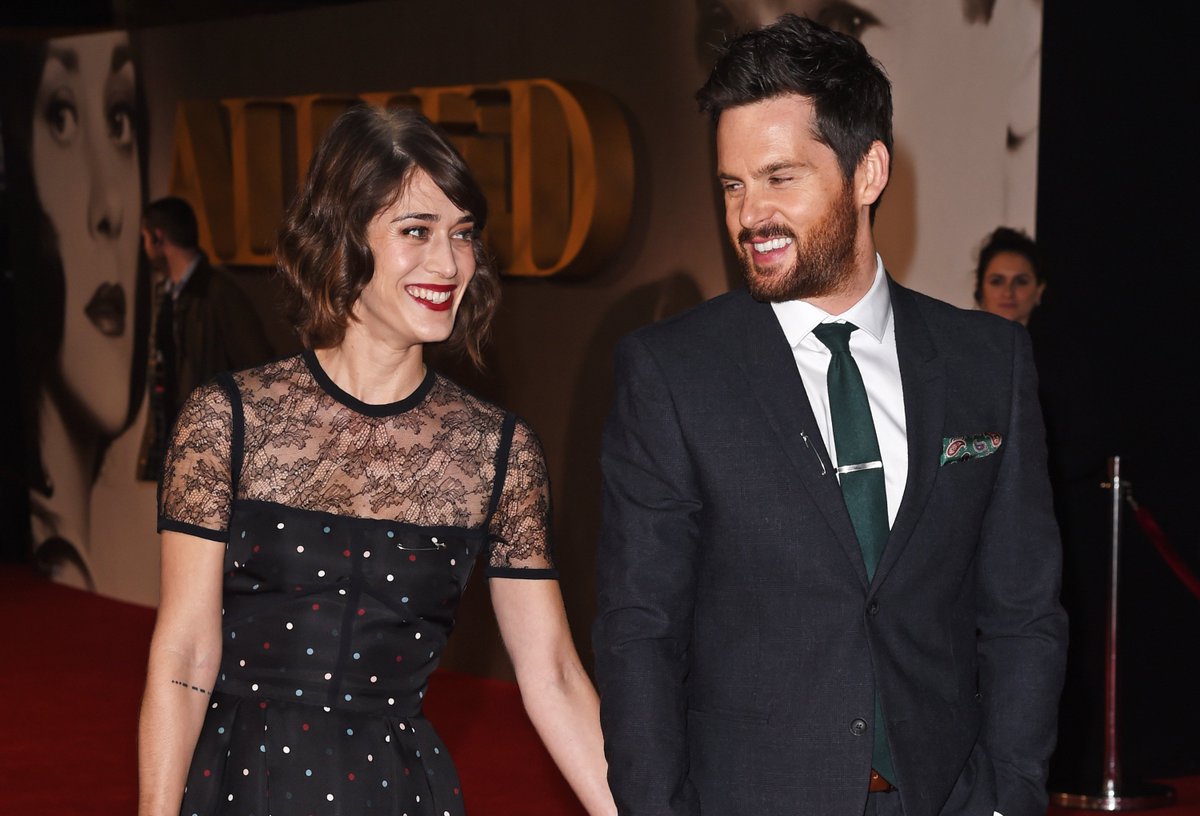 DRiazat's tweet photo. Lizzy Caplan and her fiancé just got married, and the pic is magical https://t.co/oqJuaLdSsL https://t.co/gAY9DKeMDJ

— HelloGiggles.…