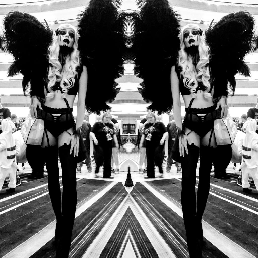 Space__Cadet__'s tweet photo. So #Dragoncon was amazing. Here's my Fallen #victoriassecretangel cosplay! https://t.co/O8xsk0L5Aq