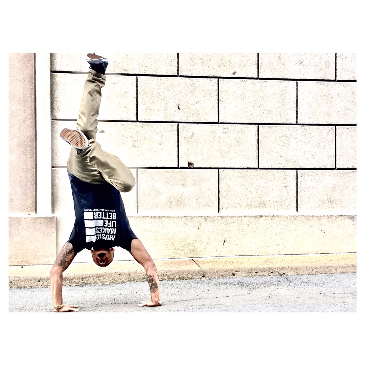 mmlb_org's tweet photo. In an upside down world, Music Makes Life Better 🎶 #shopnow #logotee #buildmovements https://t.co/xzN6FeTx8h