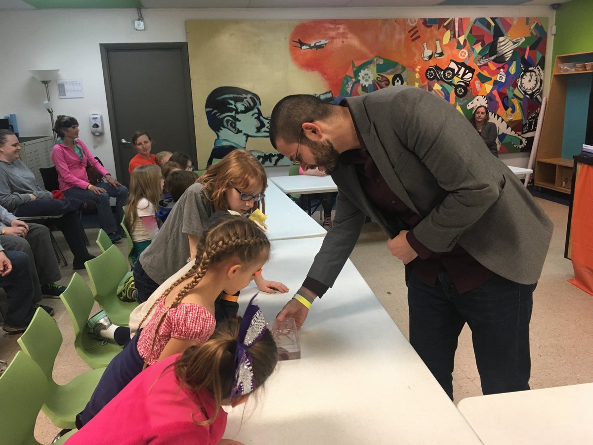 SFNTulsaChapter's tweet photo. OSU-CHS #BAW17 we have fun #dissectinbrains with Dr. Vazquez and learning about #birdsbrain & #dinosaurs with Dr. Paul Gignac @OSUVertPaleo https://t.co/ttSRUvs3U8