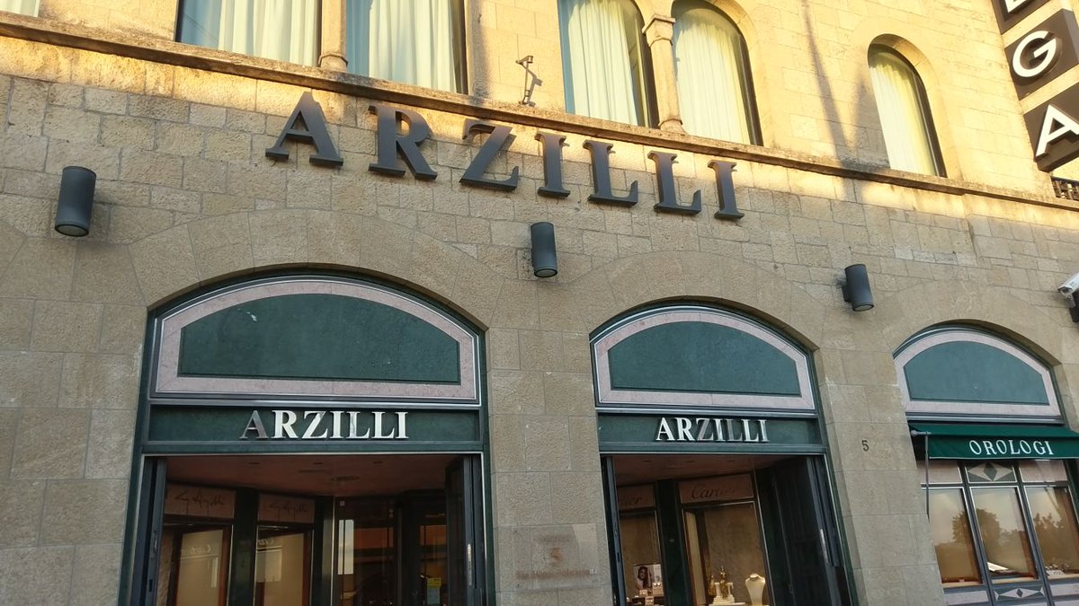 giulia_angelone's tweet photo. Girando per Rimini si trovano cose... #ArZilli in ogni dove♥
@ninazilli #weloveyou https://t.co/Rn98ewWW09