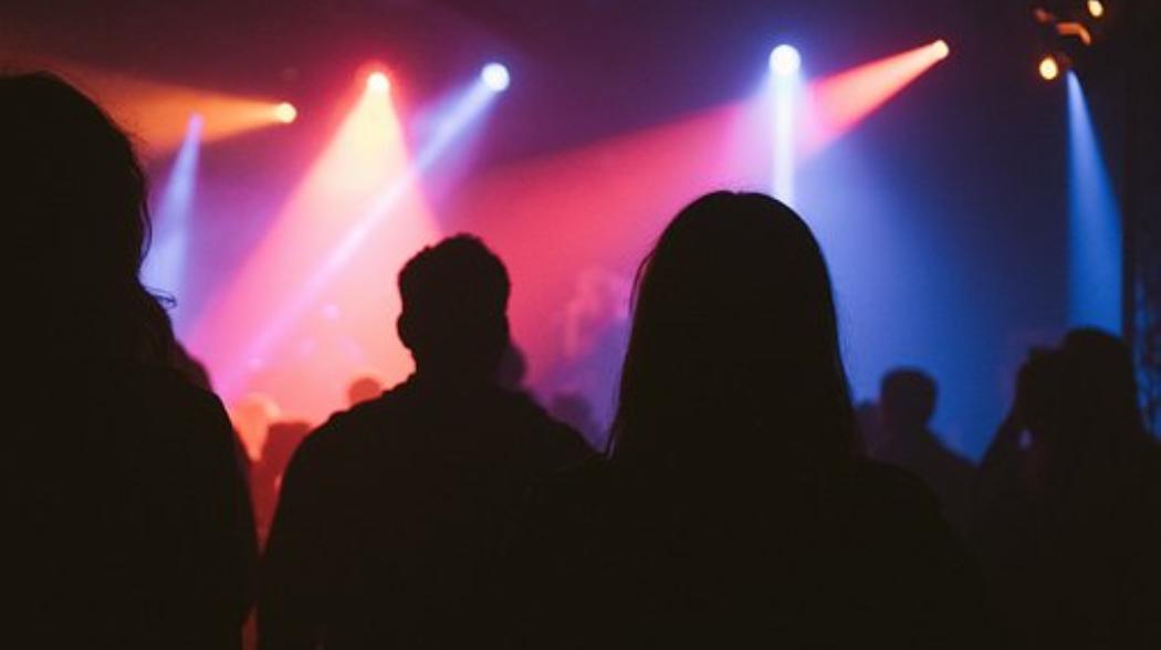 SSBallroom's tweet photo. It's science! According survey “…people who regularly go to concerts are happier…”

Read @NoiseyMusic’s article at https://t.co/0peE9c3KDi 🙌 https://t.co/V1PE8F14Zt