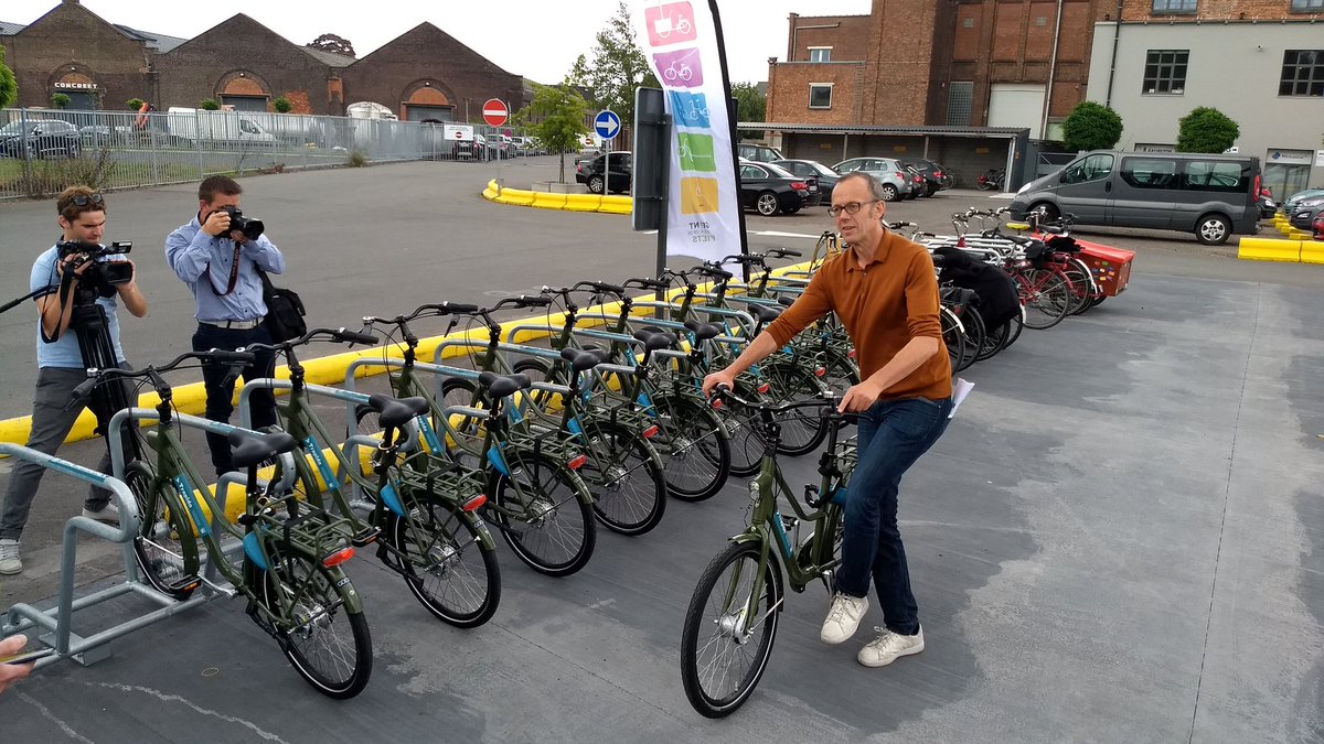 KoenVOvermeiren's tweet photo. Met Trapido doen de 'slimme sloten' nu ook hun intrede in Gent. Boeiende en snelle evoluties op komst! #deelfietsen #mobiliteit #gent https://t.co/tfO8iLUze5