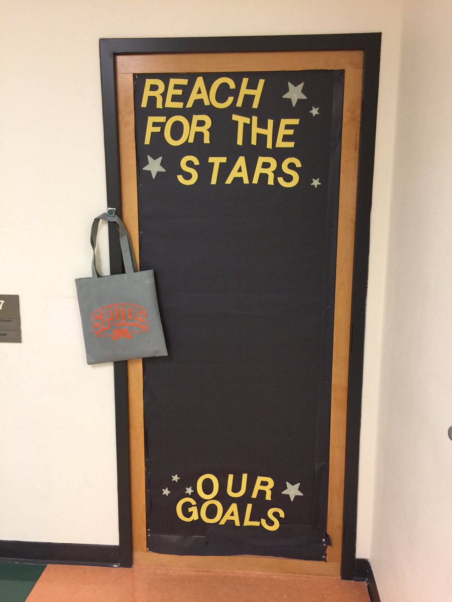 sgrspuds's tweet image. 2nd grade is ready to reach for the stars! #SpudPride #firstdayofschool2017