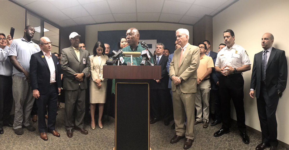 Sylvester Turner tweet media