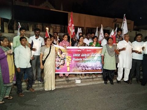 dh_sau's tweet photo. #SFI, #DYFI, #JMS #CITU #KPRS organized meeting @ Corporation Circle, #Bengaluru to condemn killing of #GauriLankesh.
#StopRSSTerror https://t.co/vRI6FGK6Ey