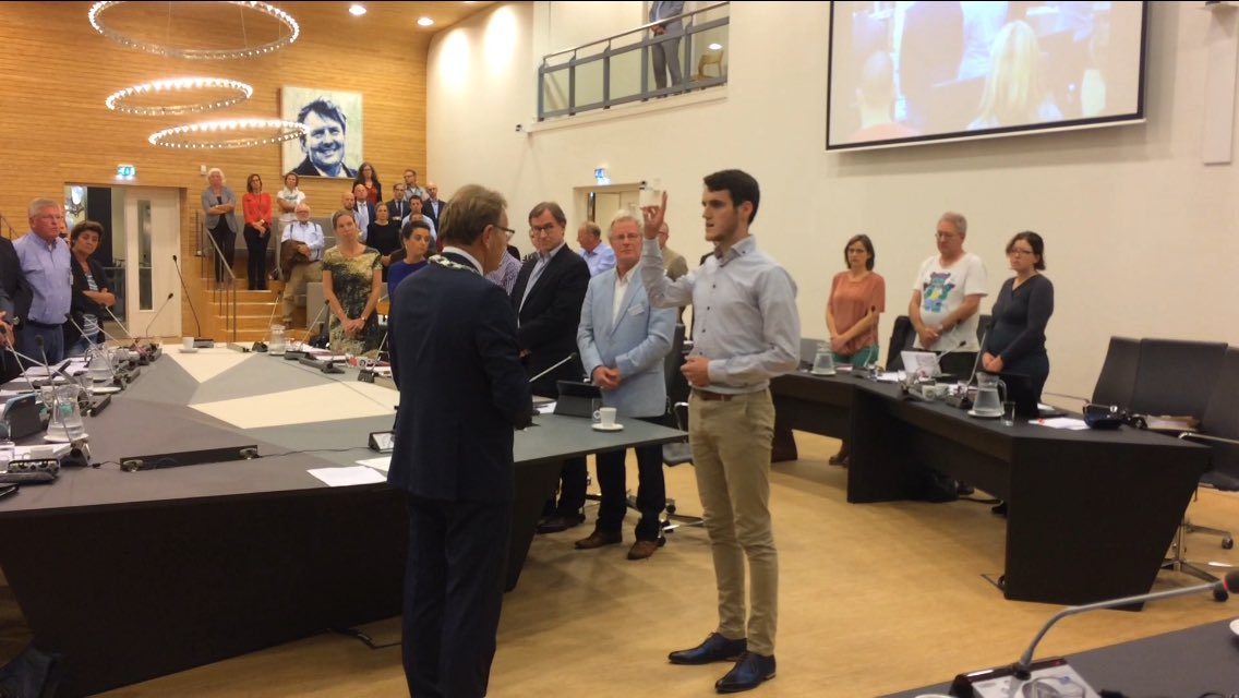 robertwassink's tweet photo. Zoon Julian vanavond beëdigd als buitengewoon raadslid @CUSGPZeist Mooi om mee te maken. Zegen en succes! https://t.co/bPHwUhtm9y